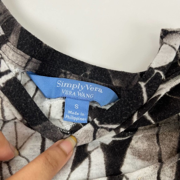 Textured Black and White Top - Picture 3 of 4